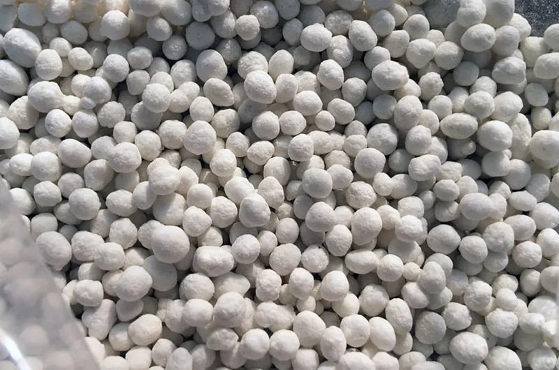 種植玉米選擇復(fù)合肥還是摻混肥？